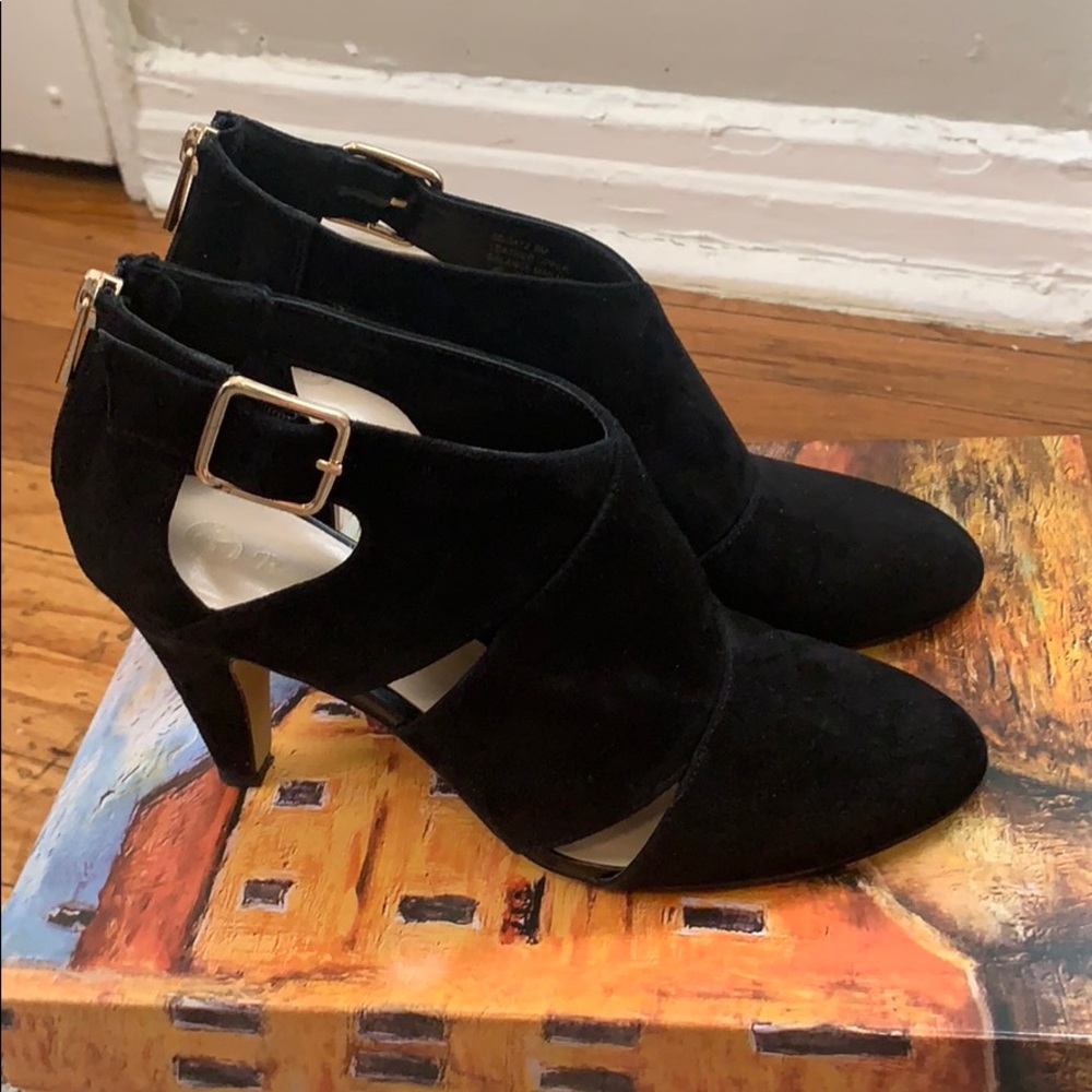 LIKE NEW Suede Booties
